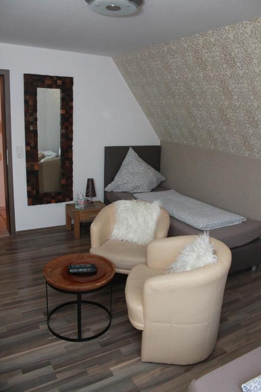 Postel nebo postele na pokoji v ubytování Gästehaus Chaplin