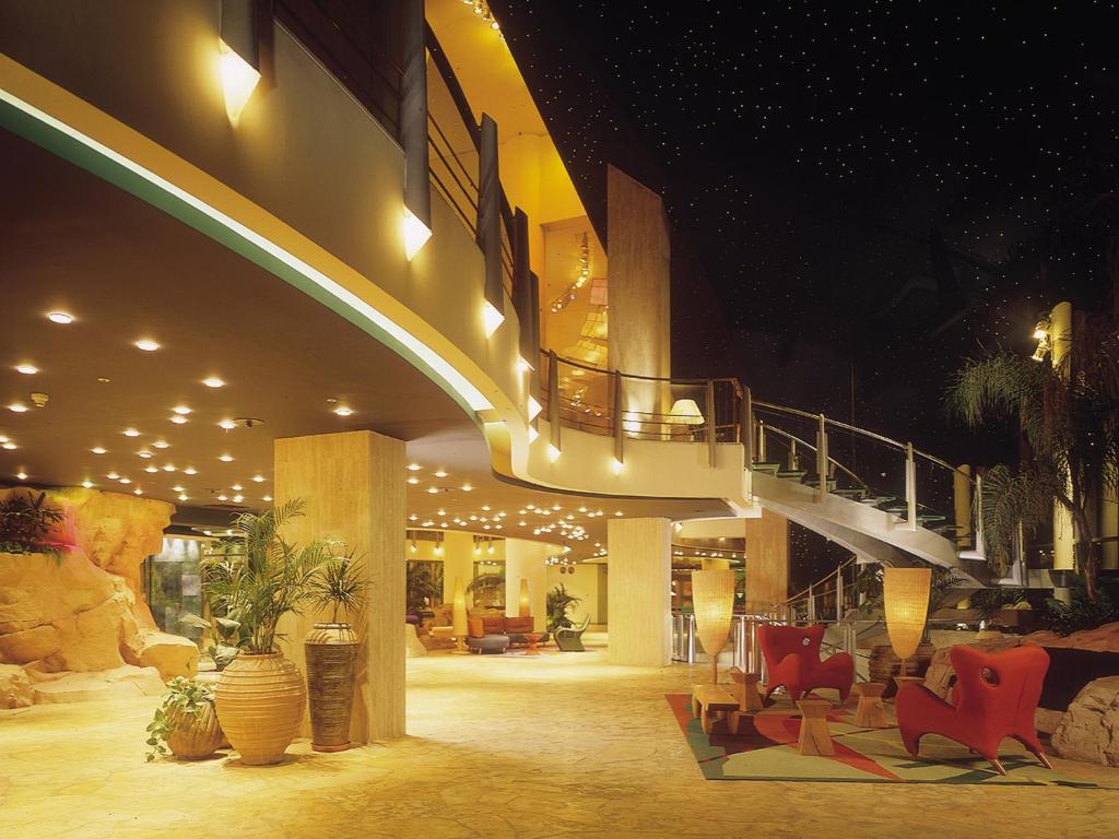 Ein Sitzbereich in der Unterkunft Dan Eilat Hotel