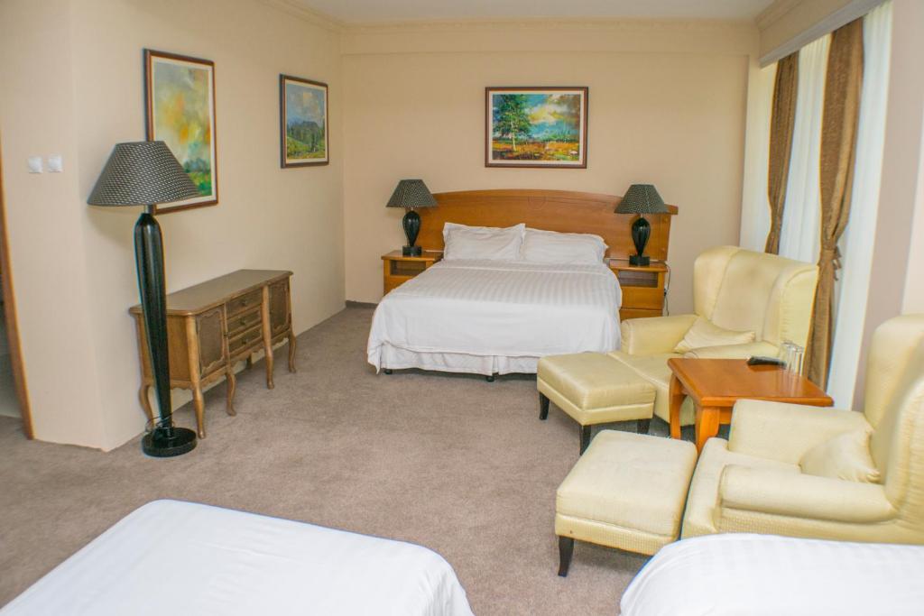 Postel nebo postele na pokoji v ubytování Hotel Feni