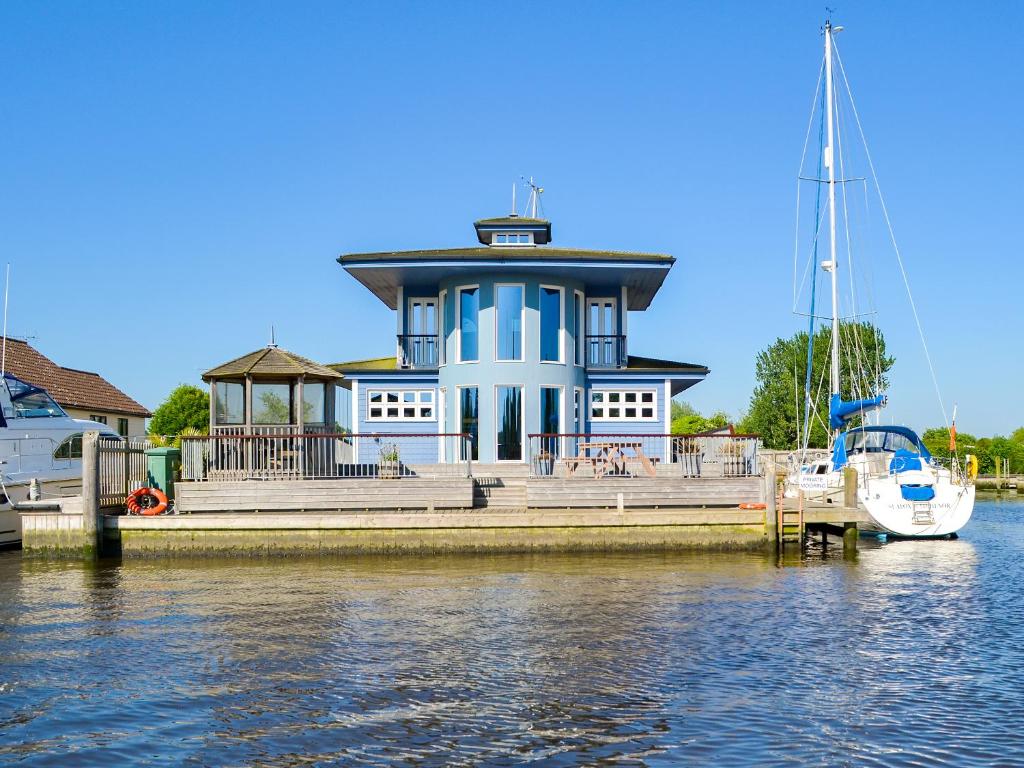 The building where the vacation home is located 