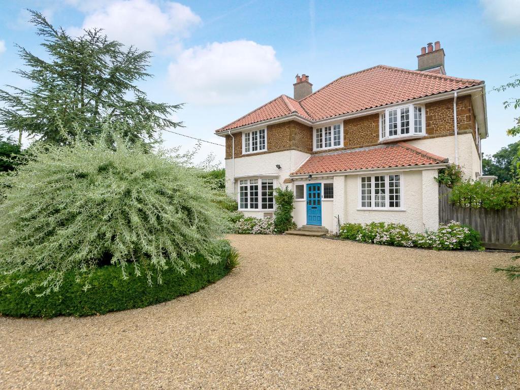 The building where the vacation home is located 