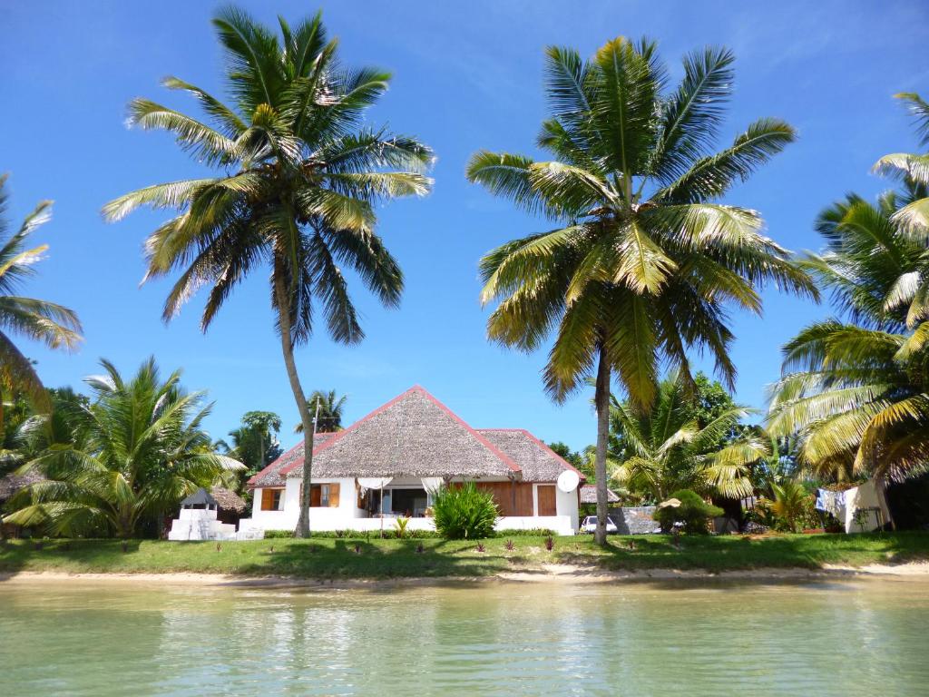 a house on a tropical island with palm trees at Villa Alexandra in Sainte Marie