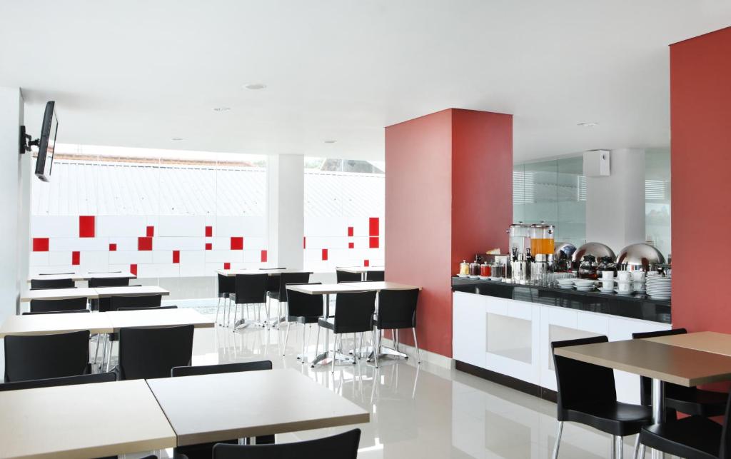 Kuchyň nebo kuchyňský kout v ubytování Amaris Hotel Malang