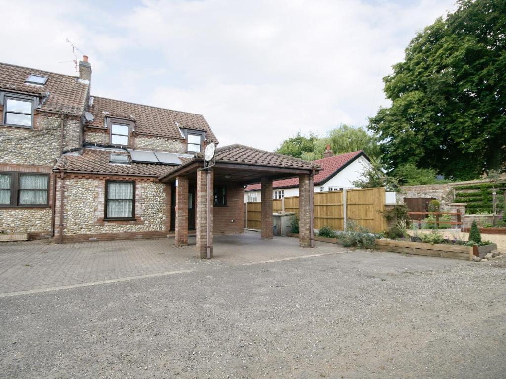 The building where the vacation home is located 