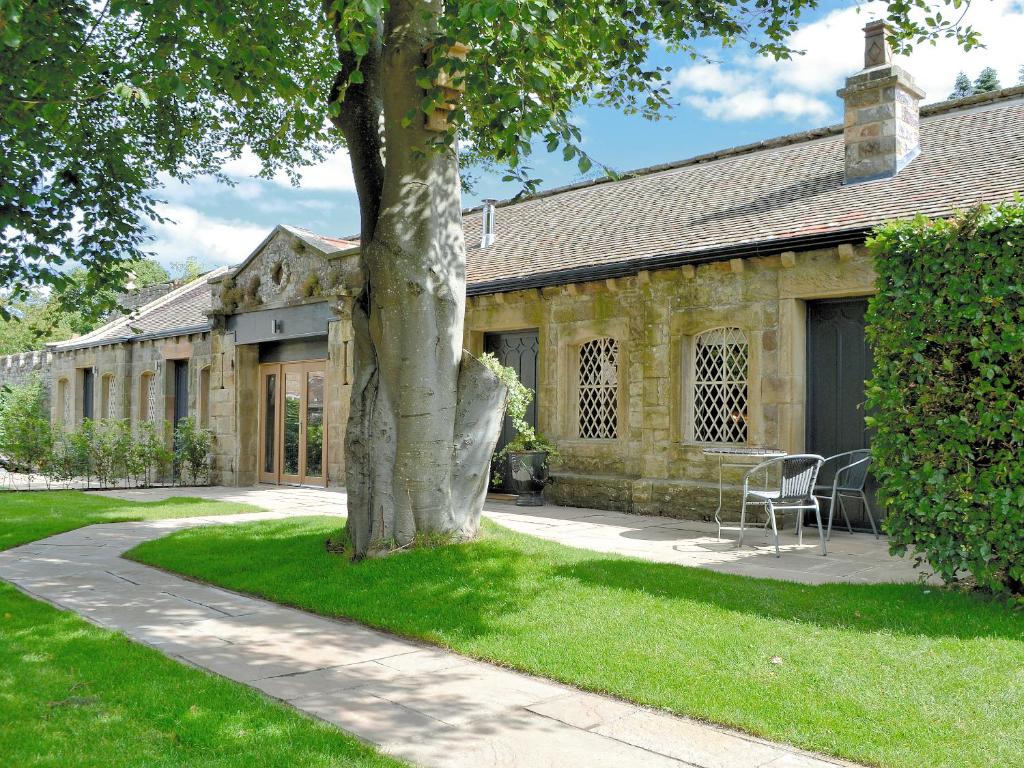 The building where the vacation home is located 