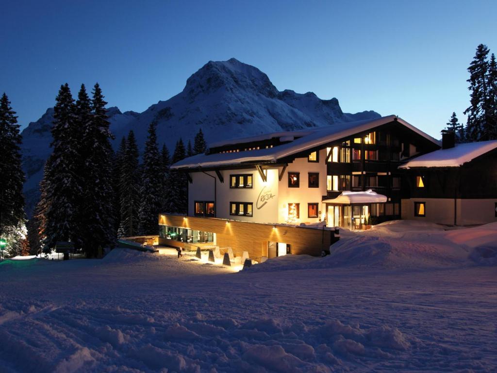 Nespecifikovaný výhled na hory nebo výhled na hory při pohledu z hotelu