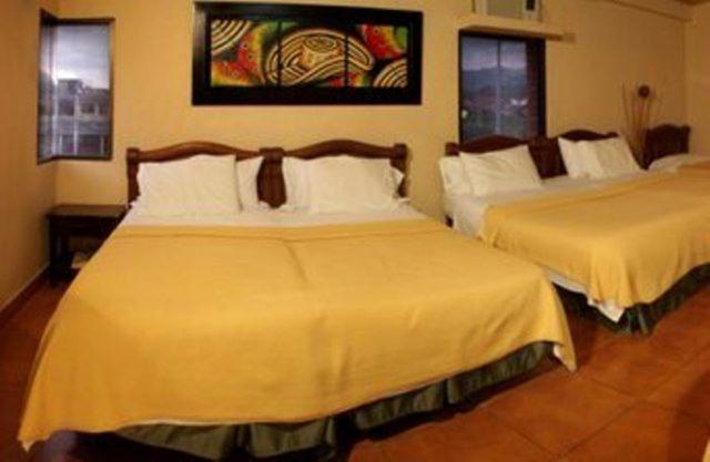 Postel nebo postele na pokoji v ubytování Hotel D' Leon Inn