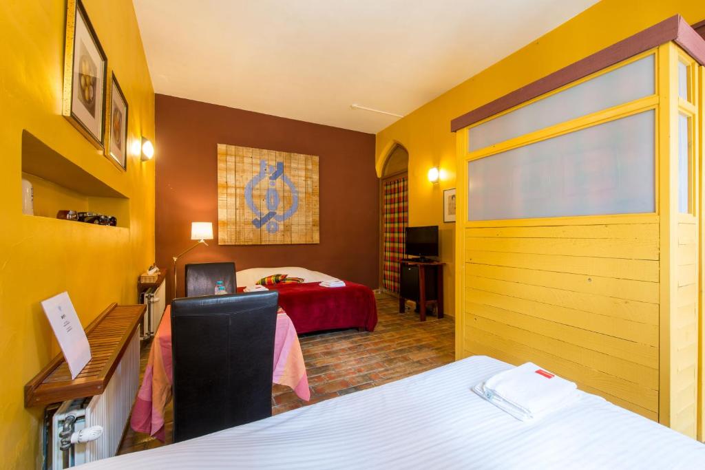 Cornerhouse Level Ten by Romy&Travis - Deluxe Double Room