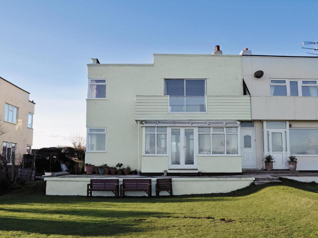 The building where the vacation home is located 