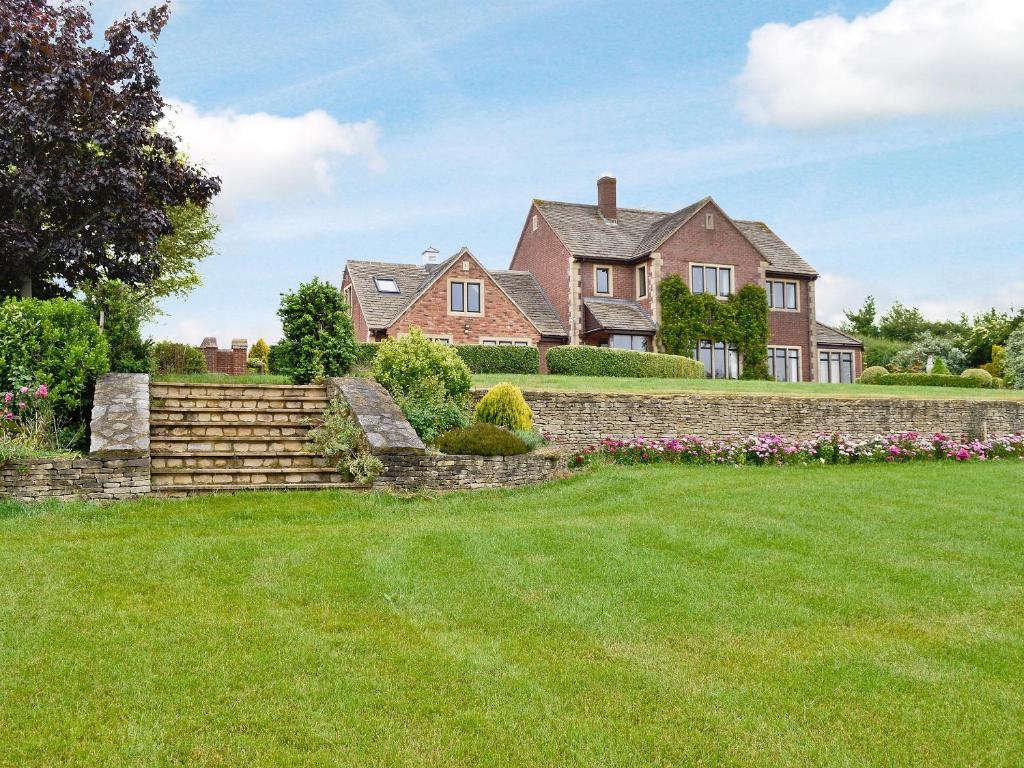 The building where the vacation home is located 