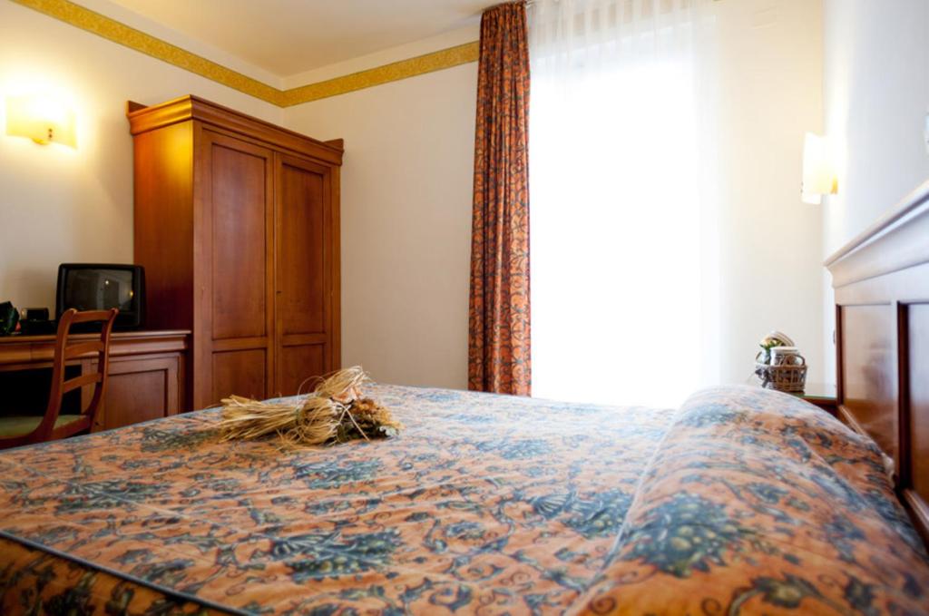 Postel nebo postele na pokoji v ubytování Hotel Bologna