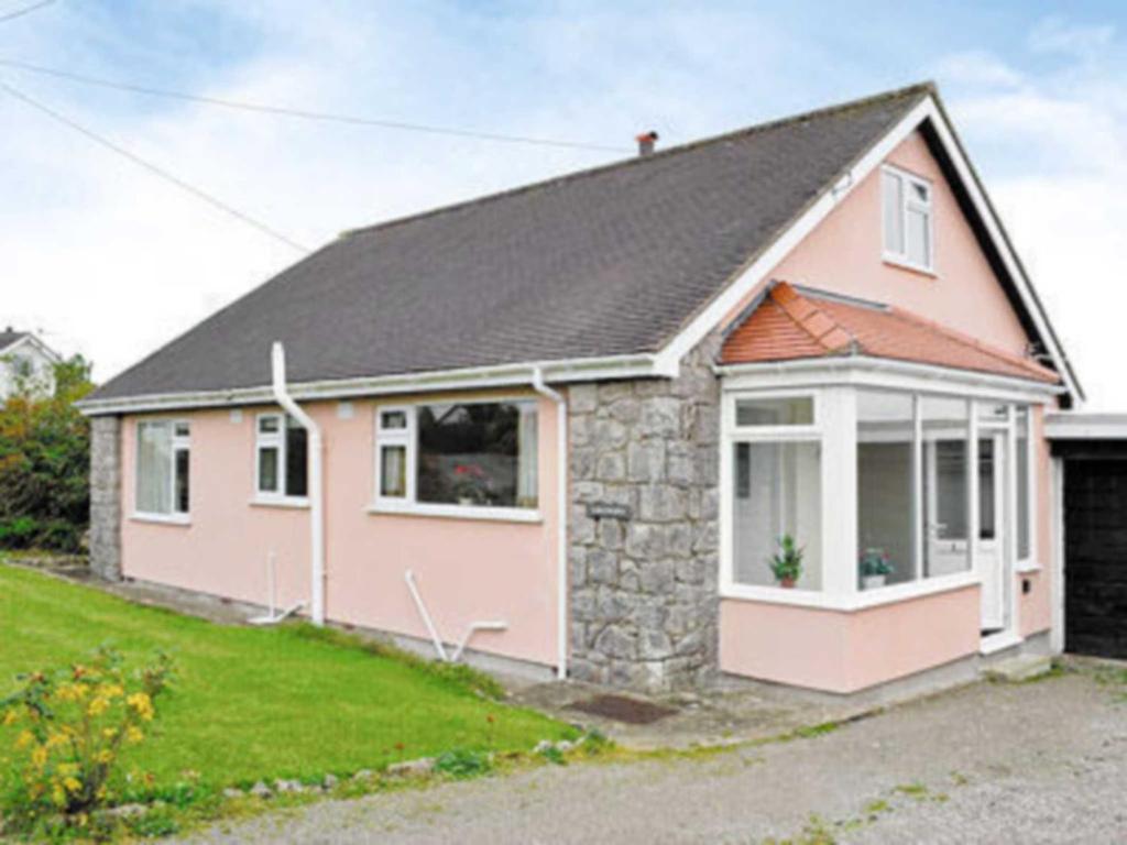 The building where the vacation home is located 