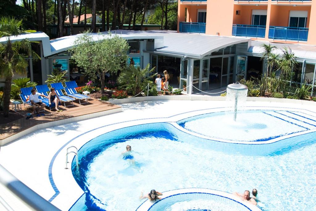 Bazén v ubytování Grand Hotel Esplanada nebo v jeho okolí