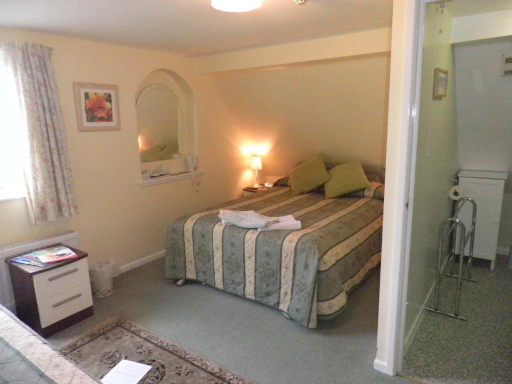 Midway Guest House - Twin Room