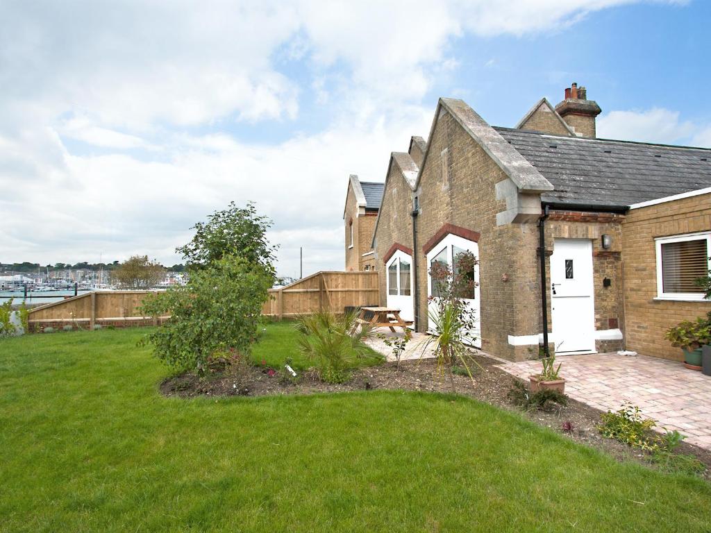 The building where the vacation home is located 