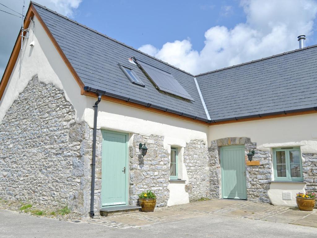 The building where the vacation home is located 