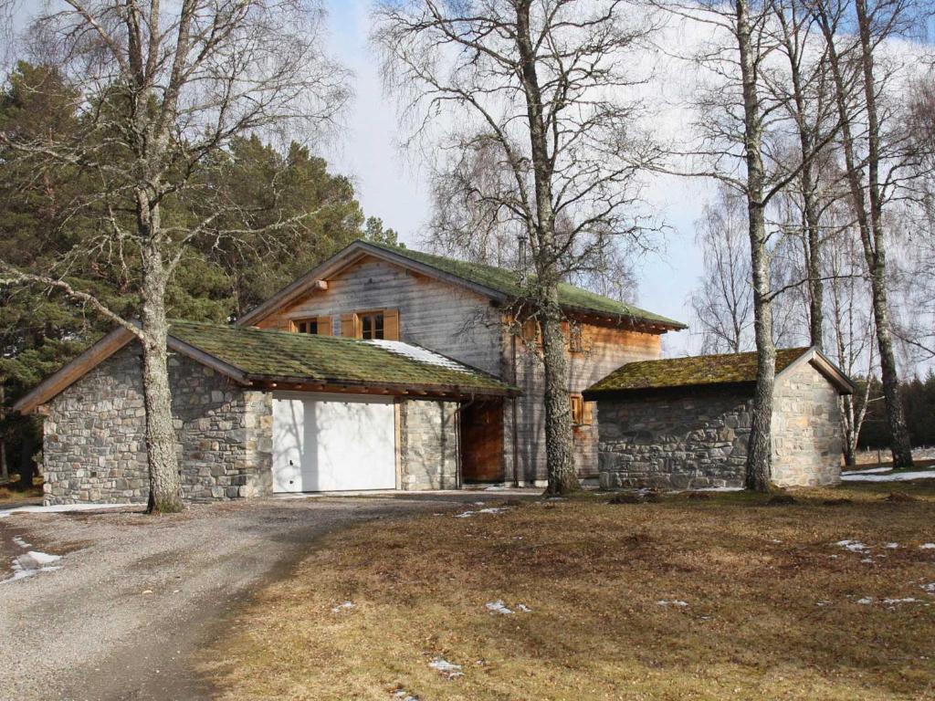 The building where the vacation home is located 