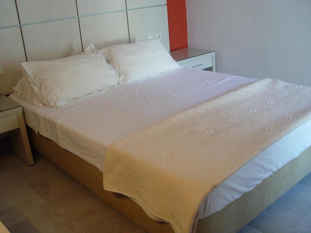 Postel nebo postele na pokoji v ubytování Helena Hotel