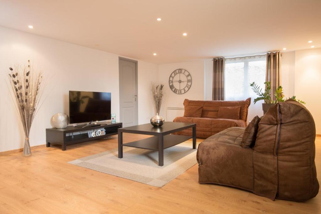 Logis Hotel Le Petit Casset - Ground Floor Apartment