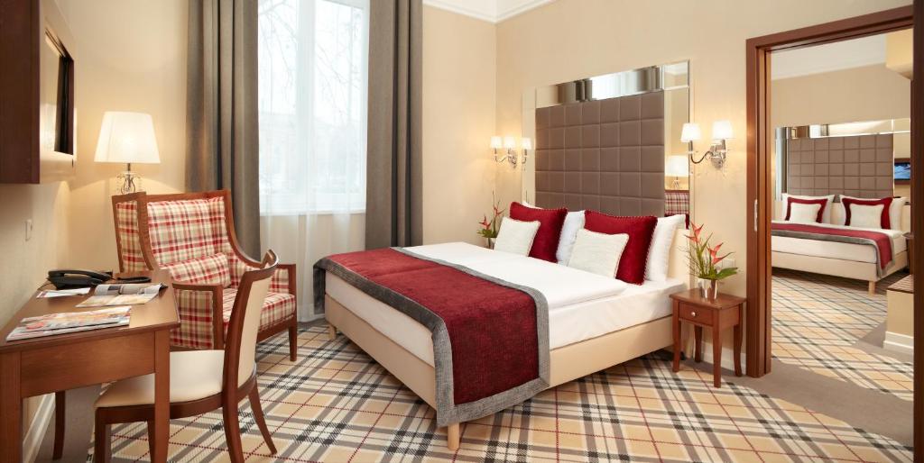 A bed or beds in a room at Mirage Medic Hotel