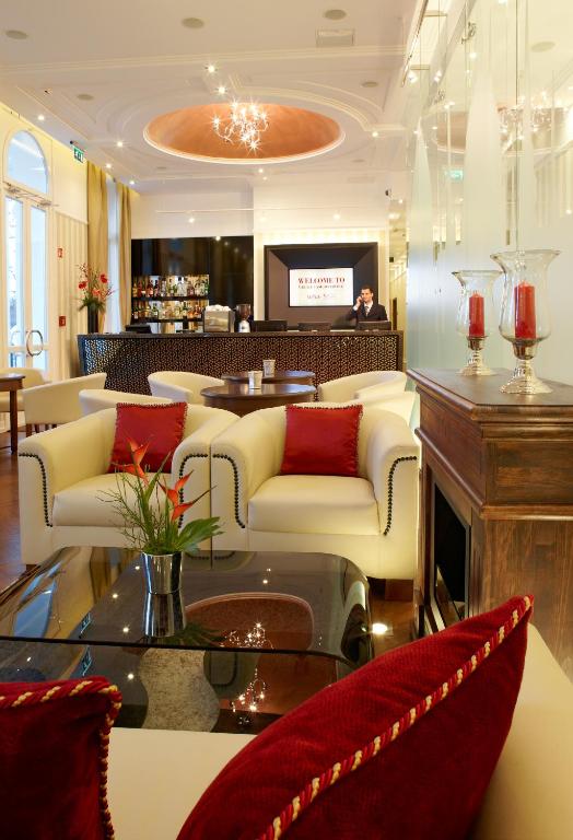 A seating area at Mirage Medic Hotel
