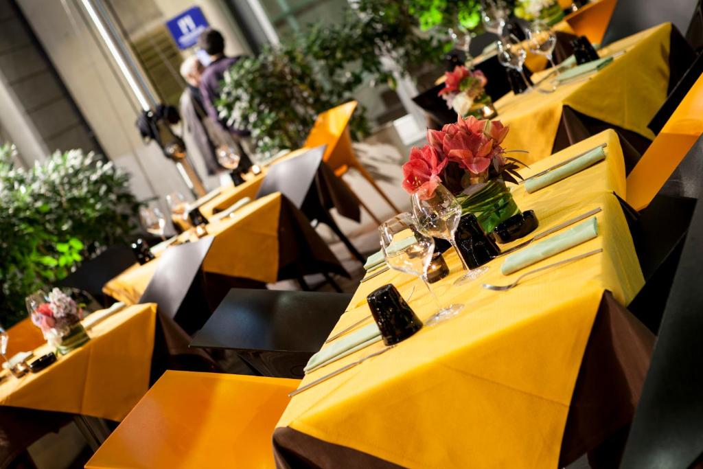 Restaurace v ubytování Arli Hotel Business and Wellness