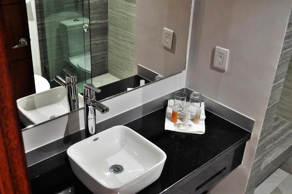 Koupelna v ubytování AMD Hotel