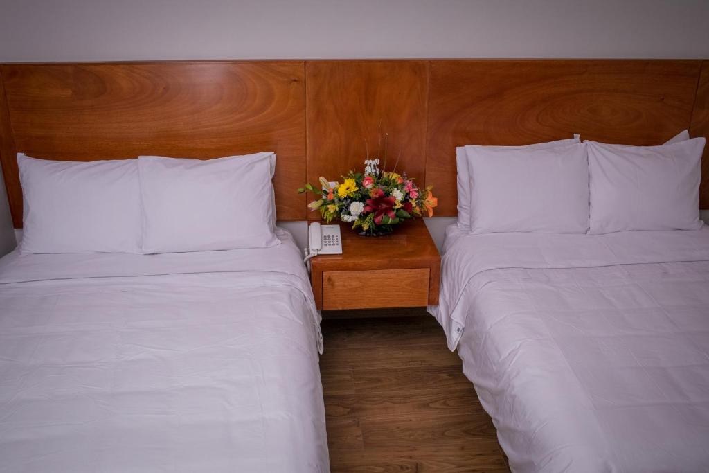 Postel nebo postele na pokoji v ubytování AMD Hotel