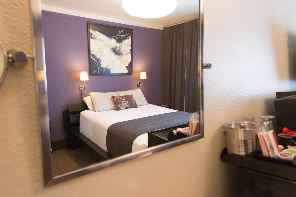 Camas Boutique Hotel - Queen Room 18 With Shared Bathroom