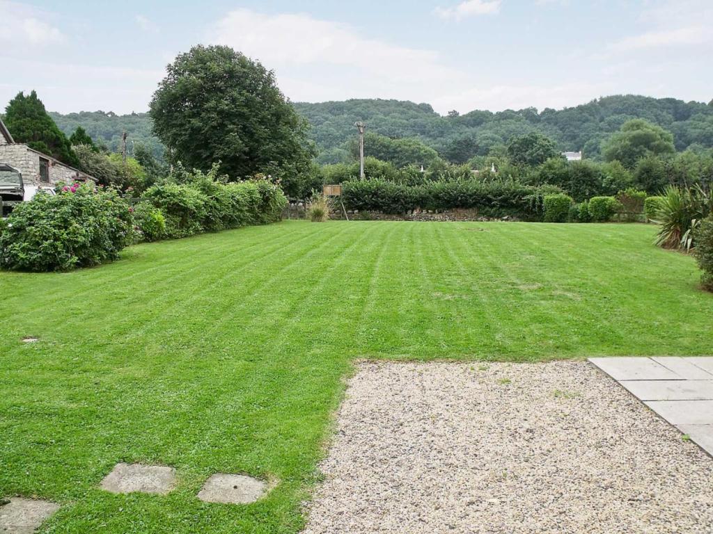A garden outside Cider Barn 