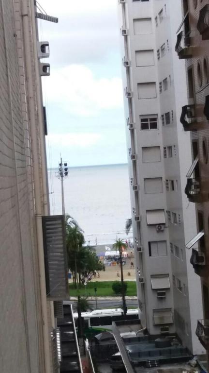  Sala-living/ 1 quadra da praia