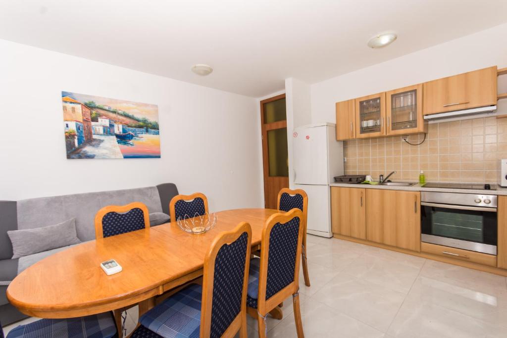 Kuchyňa alebo kuchynka v ubytovaní Apartment Horizont