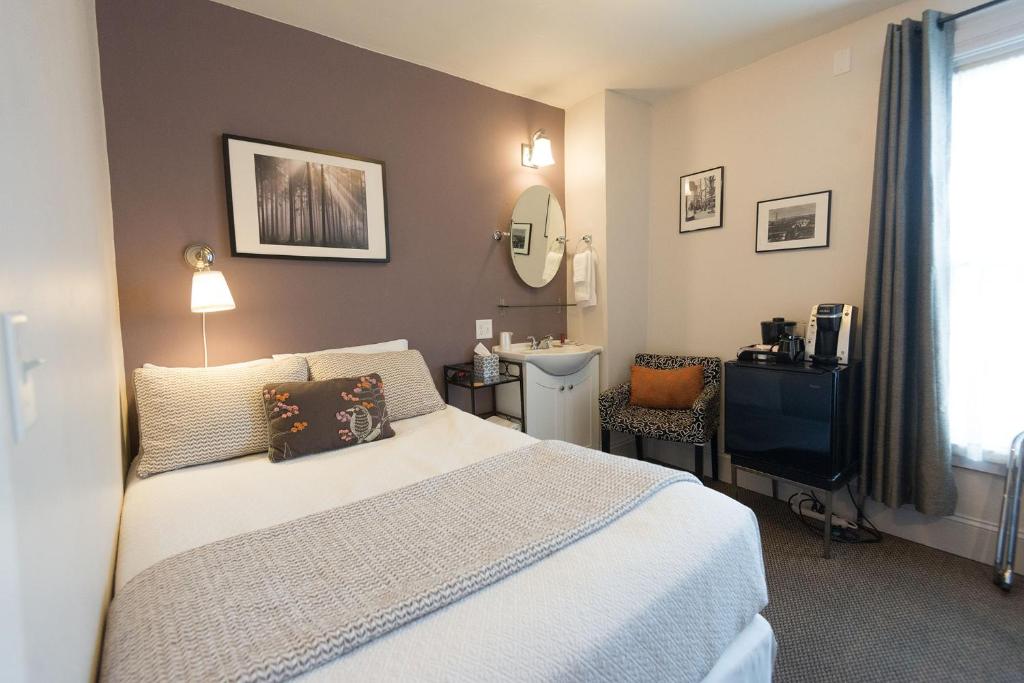 Camas Boutique Hotel - Double Room 23 With Shared Bathroom