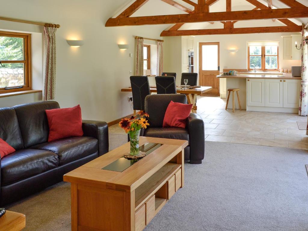 Pigs House - Housity