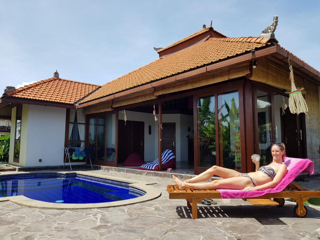 Bazén v ubytování Medewi Beachfront Getaway nebo v jeho okolí