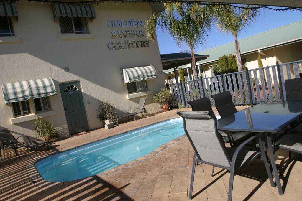 The swimming pool at or near Golden Rivers Holiday Apartments