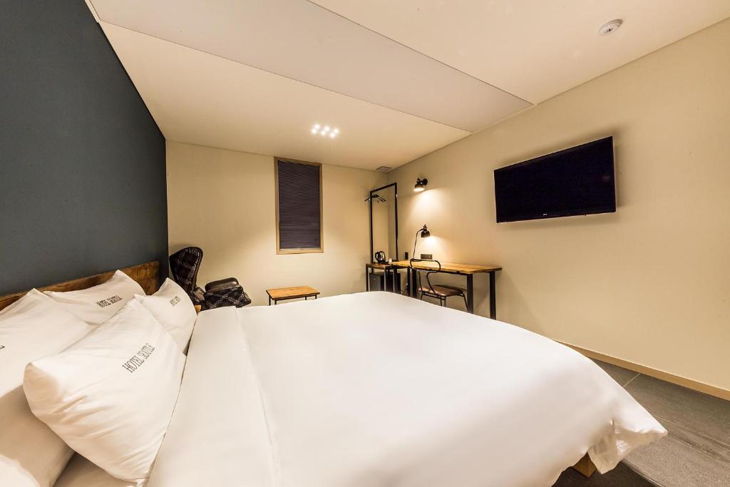 Postel nebo postele na pokoji v ubytování Incheon Airport Hotel Seattle