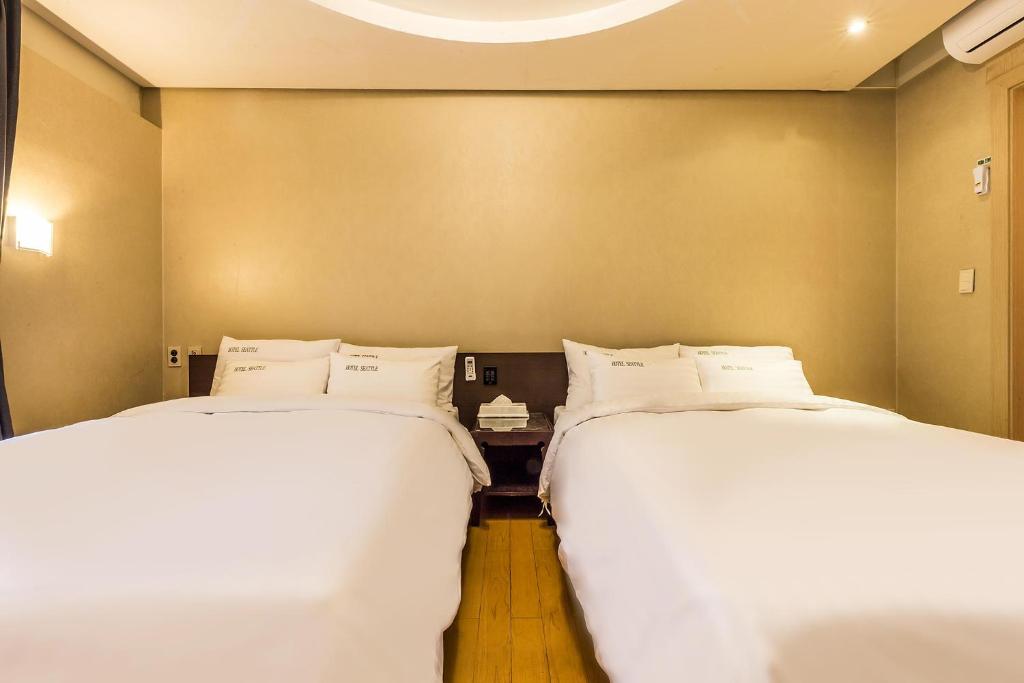 Postel nebo postele na pokoji v ubytování Incheon Airport Hotel Seattle