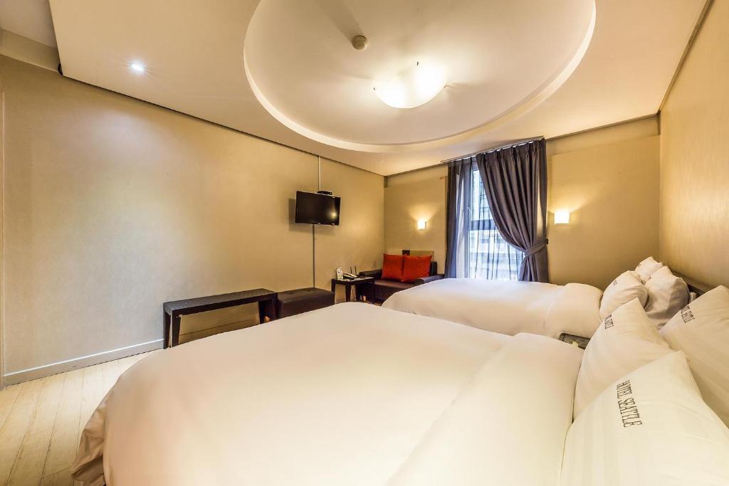 Postel nebo postele na pokoji v ubytování Incheon Airport Hotel Seattle