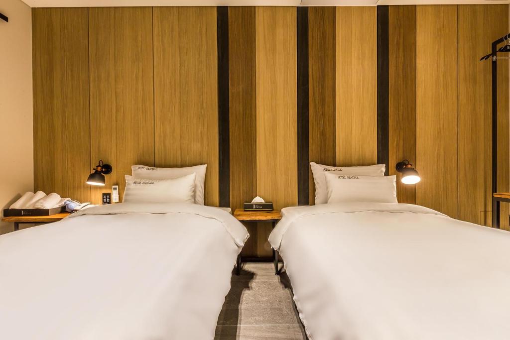 Postel nebo postele na pokoji v ubytování Incheon Airport Hotel Seattle
