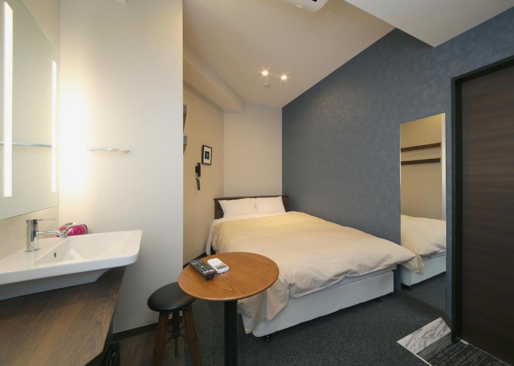 Postel nebo postele na pokoji v ubytování Hotel Emit Ueno