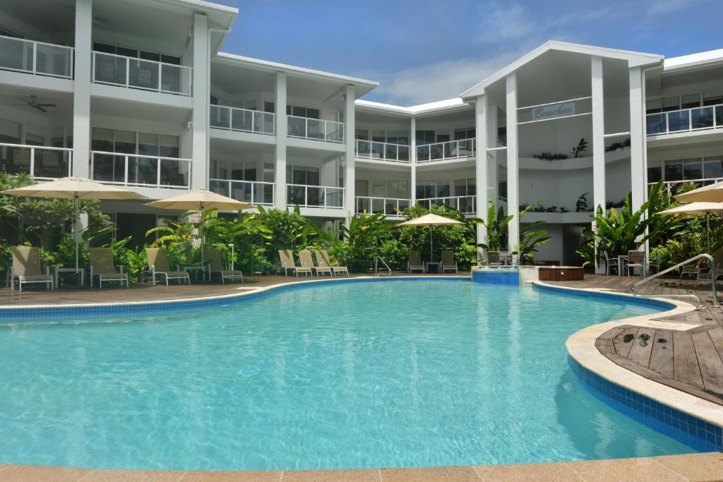 Bazén v ubytování Seascape Holidays at Beaches Port Douglas nebo v jeho okolí
