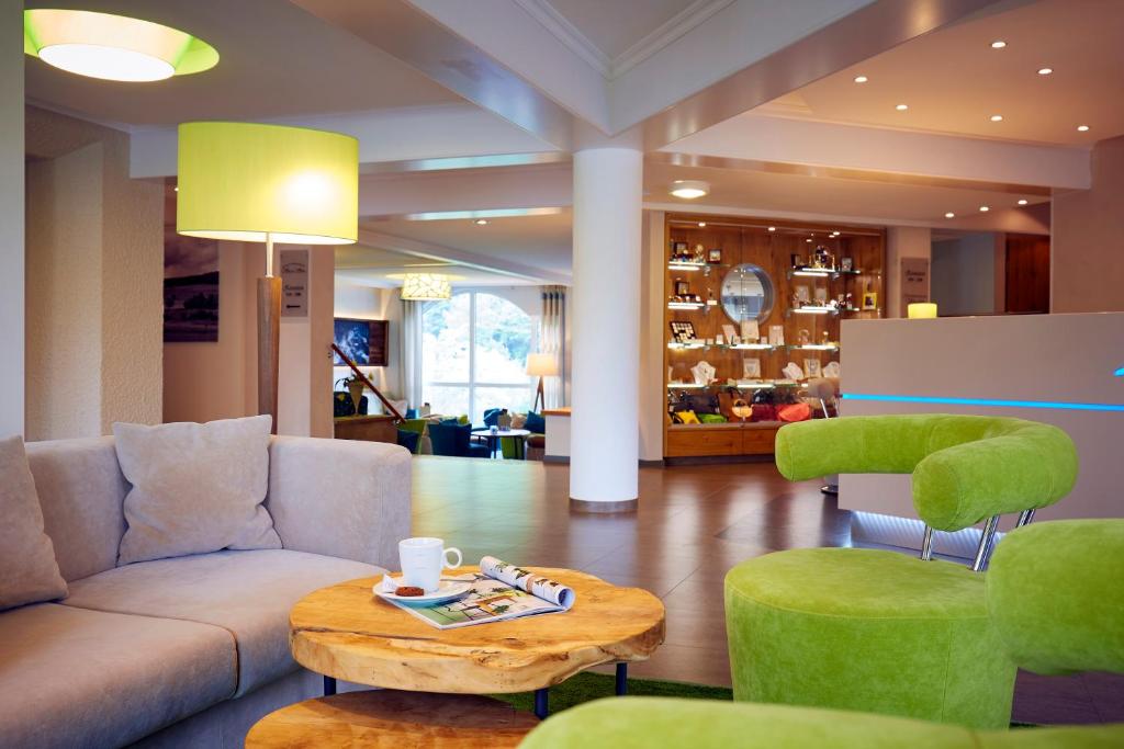 Posezení v ubytování Göbel's Seehotel Diemelsee
