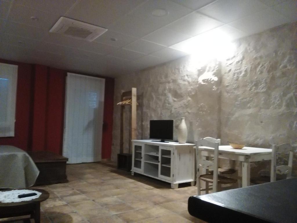 TV a/nebo společenská místnost v ubytování Apartamentos Calanda