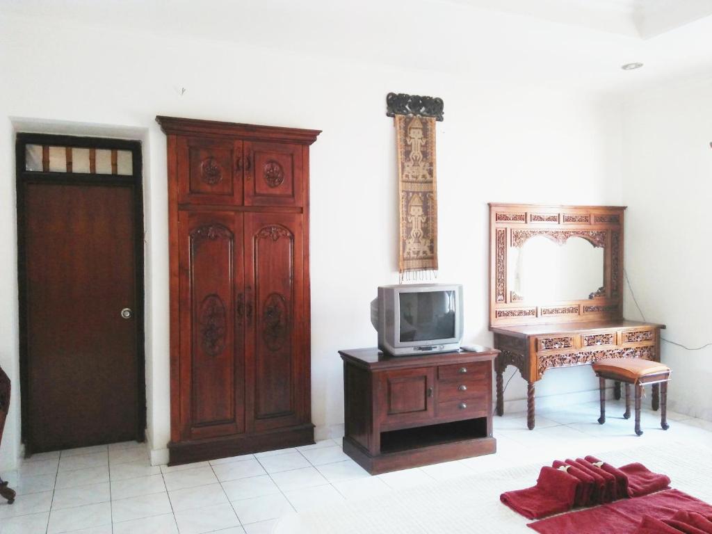 TV a/nebo společenská místnost v ubytování Nuriani Guest House