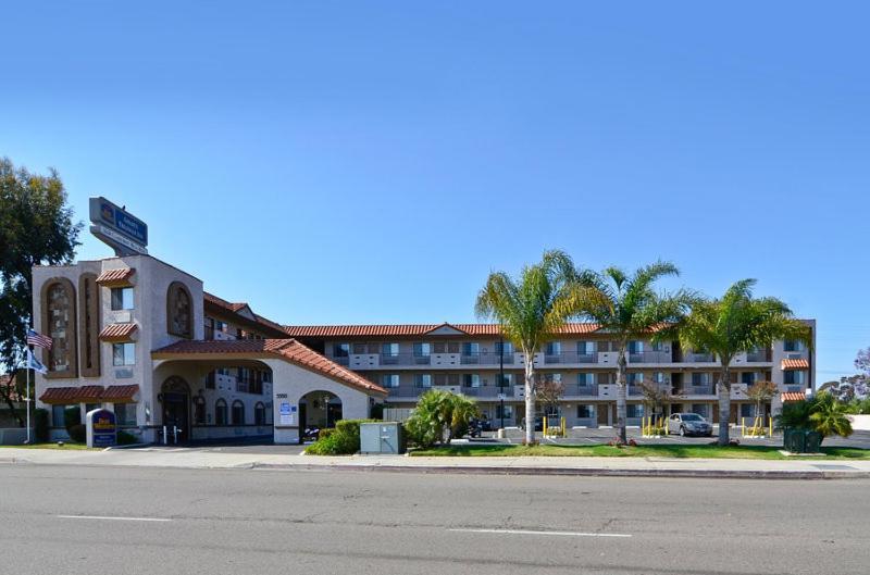 a large building with palm trees in front of it at Pleasant Inn in San Diego