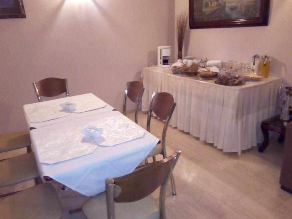 Jídlo v hotelu nebo okolí