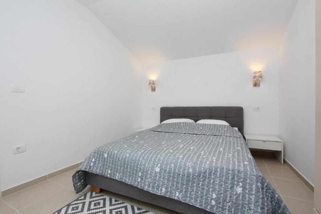 Łóżko lub łóżka w pokoju w obiekcie Apartments Sorriso