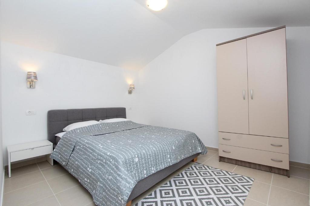 Łóżko lub łóżka w pokoju w obiekcie Apartments Sorriso