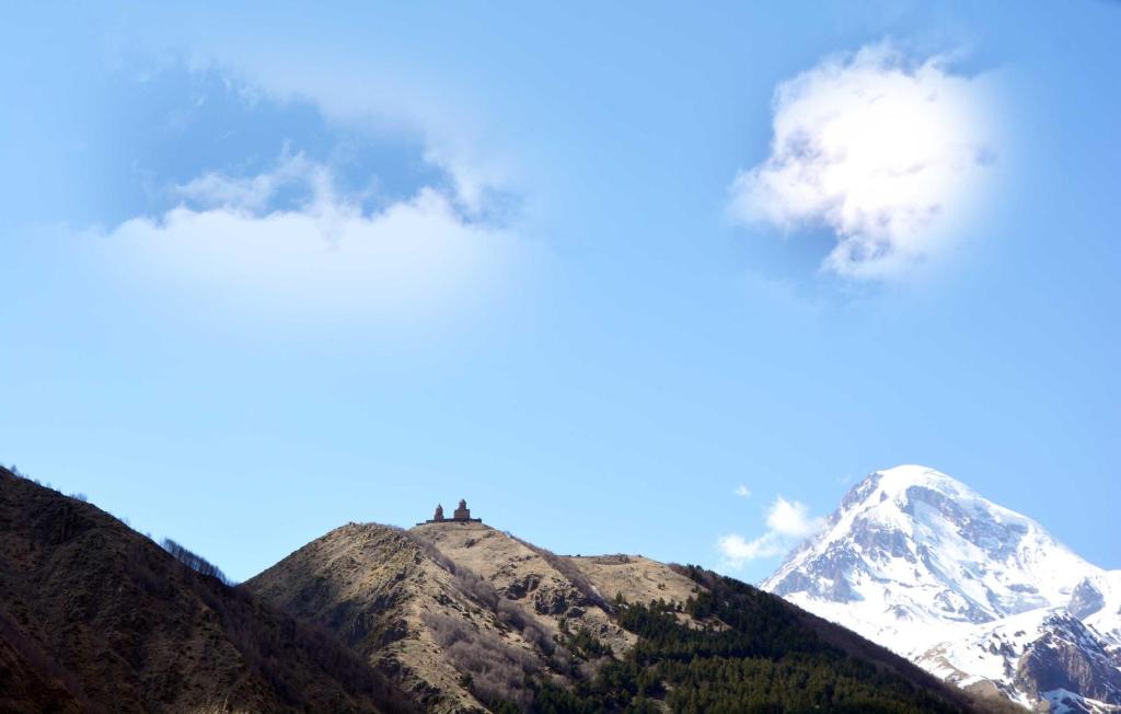 Vista general d'una muntanya o vistes d'una muntanya des de l'hostal o pensió